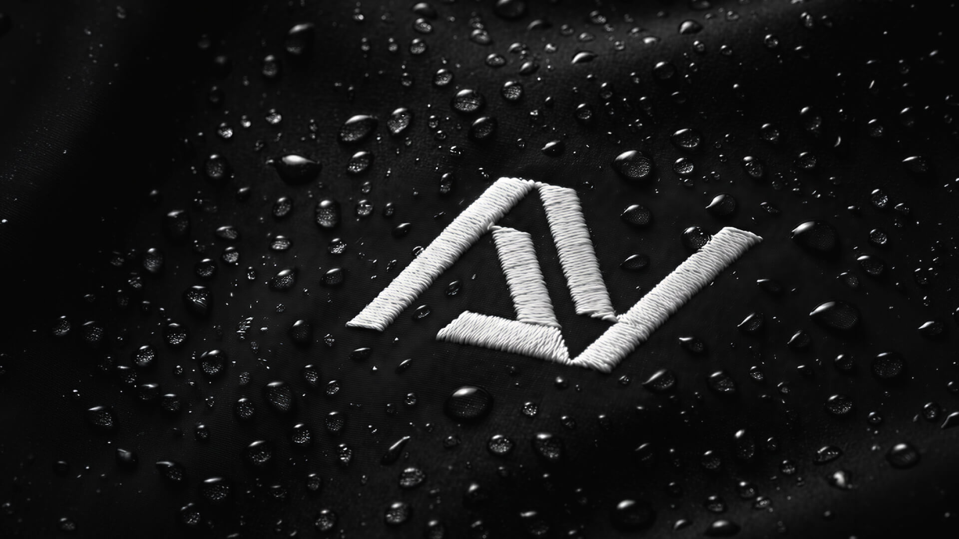 Haft premium — monochromatyczne logo na odzieży technicznej